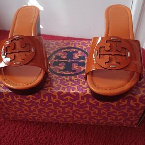 Tory Burch Tangerine  patent Patty wedge with gold screws size 6
